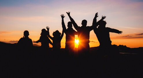 Sillhouette of people in front of sunset